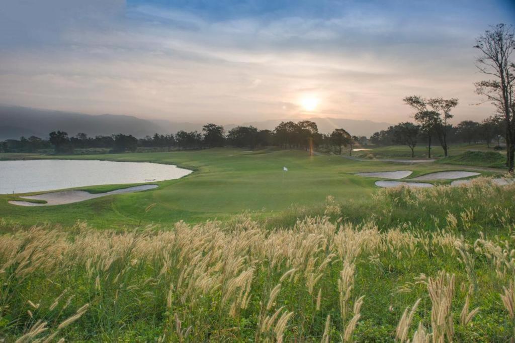 Royal Hills Golf Resort & Spa Nakhon Nayok Eksteriør billede