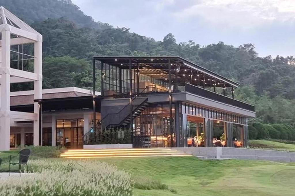 Royal Hills Golf Resort & Spa Nakhon Nayok Eksteriør billede