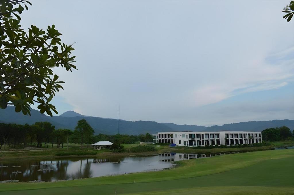 Royal Hills Golf Resort & Spa Nakhon Nayok Eksteriør billede